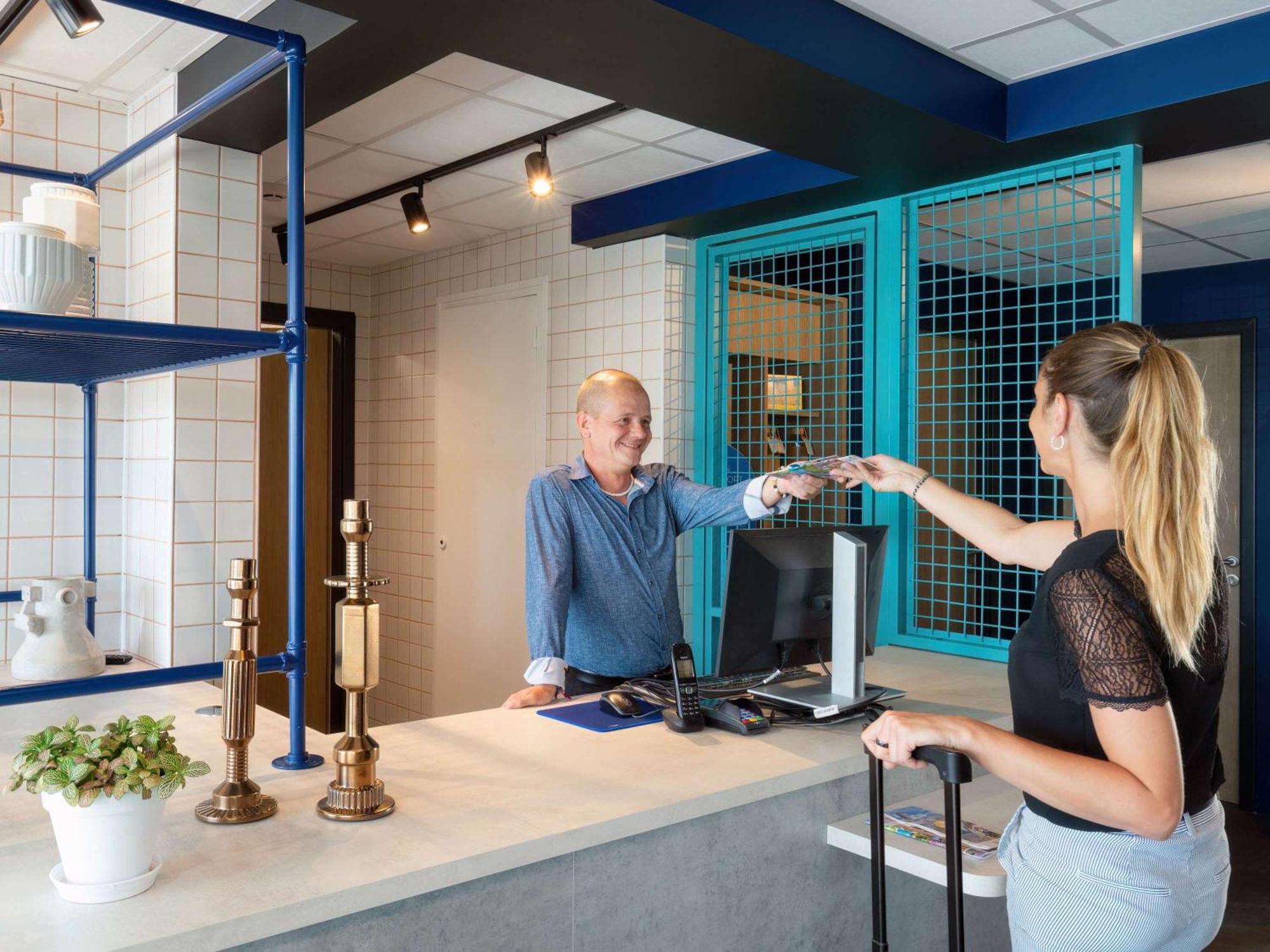 Ibis Budget Pertuis Portes Du Luberon Εξωτερικό φωτογραφία